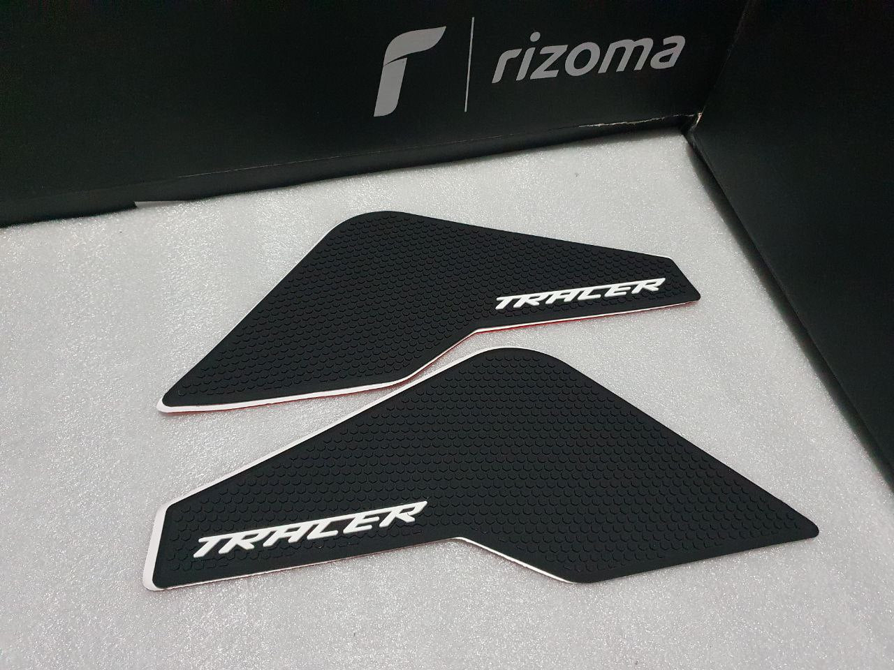 CharacterGlue Moto Précieux Pad Protecteur Autocollant Décalque Gaz Genou Grip Pour YAMAHA ggler900 FJ-09 MT-09 ggler 900/ight2018-2020