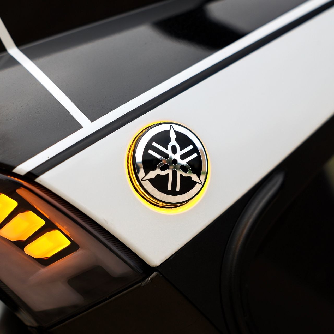 cercule led avec logo yamaha