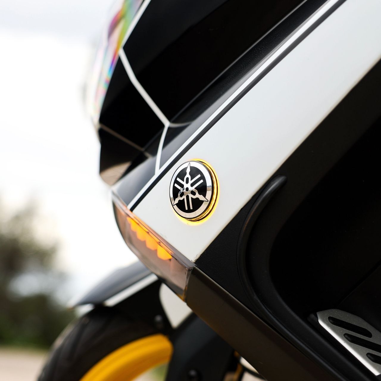 cercule led avec logo yamaha