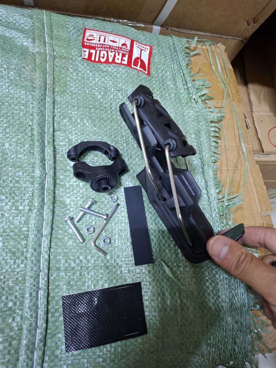 Support Universel de Bouteille pour Vélo avec Rotation à 360° – Fixation Guidon Réglable
